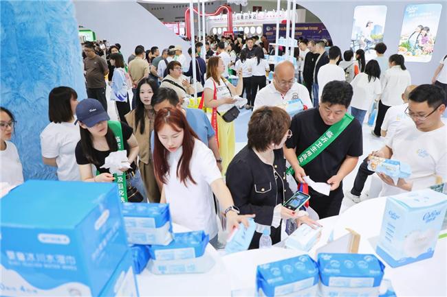 」亮相武汉生活用纸国际科技展览会麻将胡了app可心柔「柔软世界(图3)